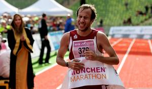 Frank Schauer takes the gold at Munich Marathon
